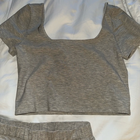 Reformation lounge set - Picture 3 of 3